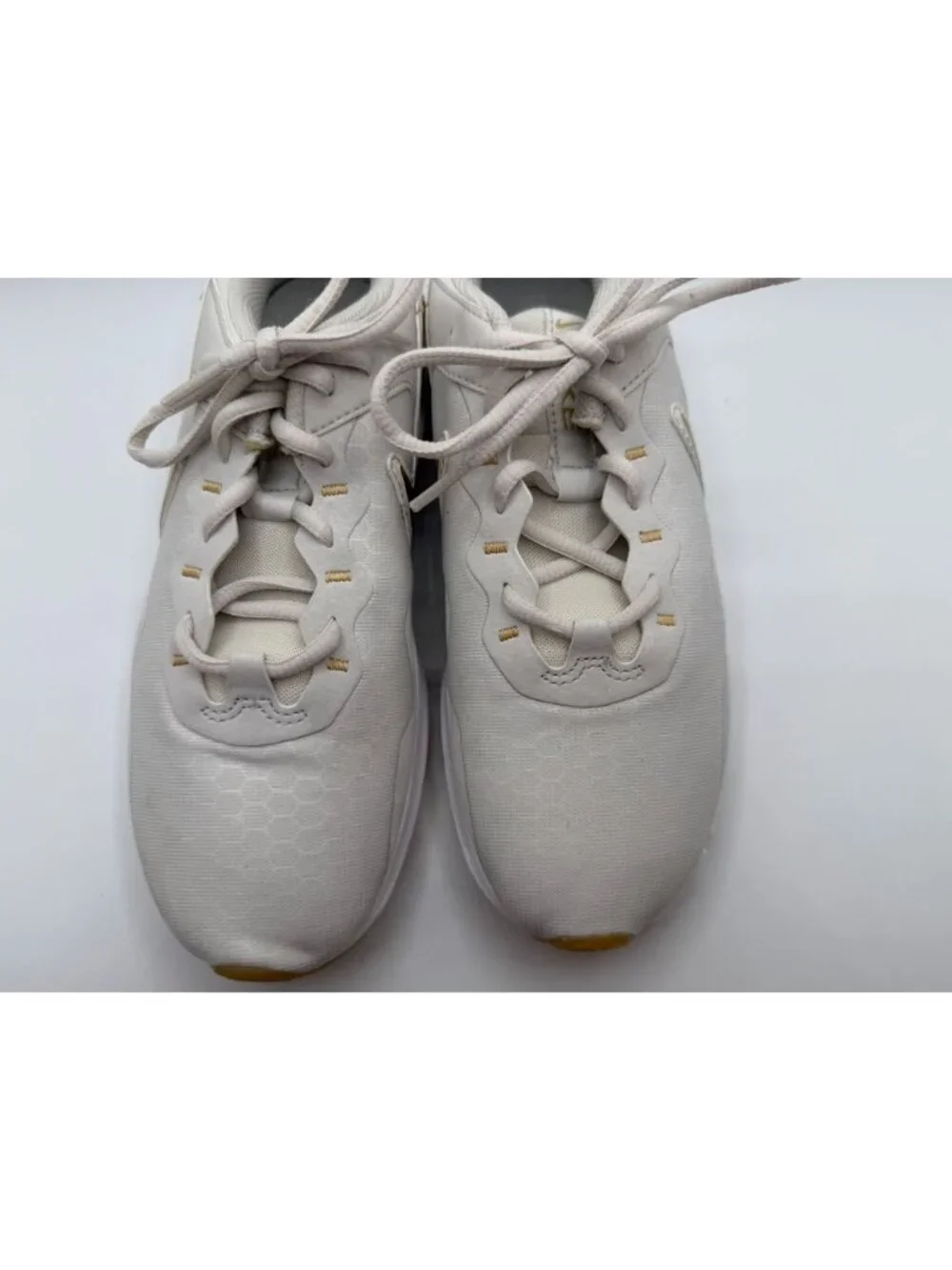 Nike Legend Essential 2 Trainers Women Size 7.5 Platinum Tint/Metallic Gold Star